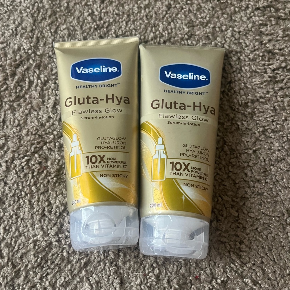 Vaseline Gluta-Hya Flawless‎ Glow Serum-in-Lotion - Gold